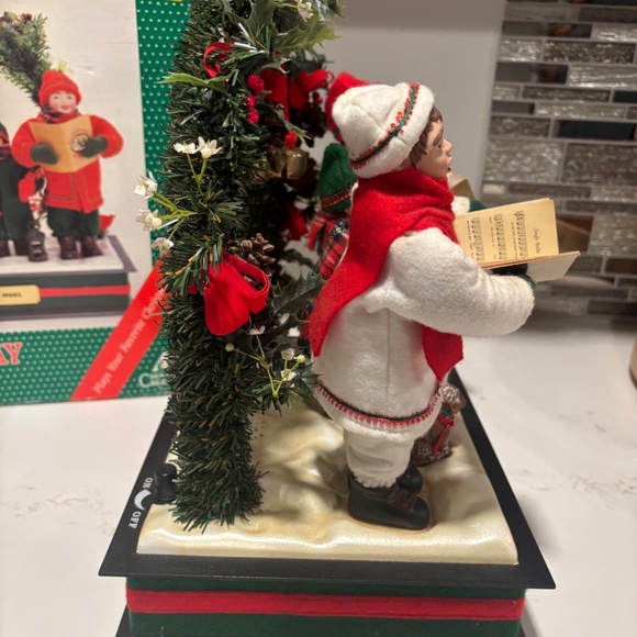 Vintage Dickens Smile Ind. Ltd. 1990 Christmas Carol Music Box with Lights w/box - Picture 11 of 17